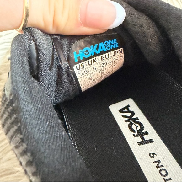 HOKA Clifton 9, Women’s 7.5, Black - Picture 8 of 8